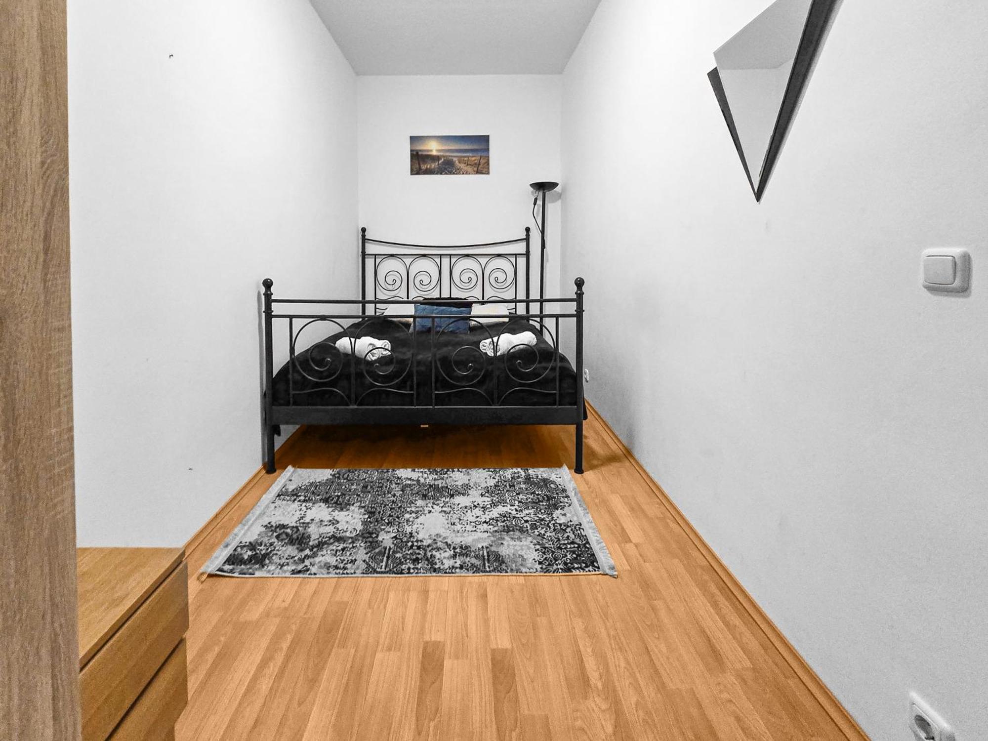 Modern Three-bedroom, Triple King Beds Apartment Wien