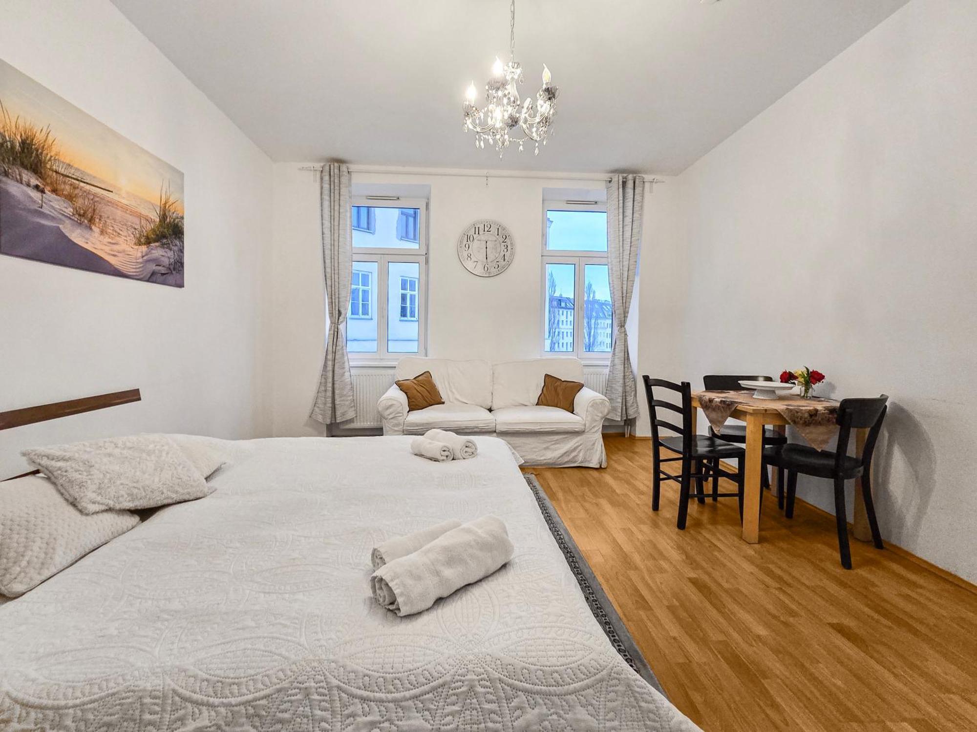 Modern Three-bedroom, Triple King Beds Wien