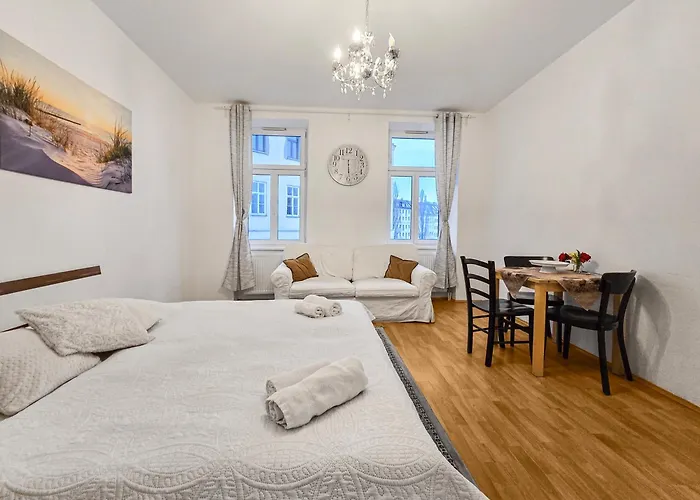 Modern Three-Bedroom, Triple King Beds
