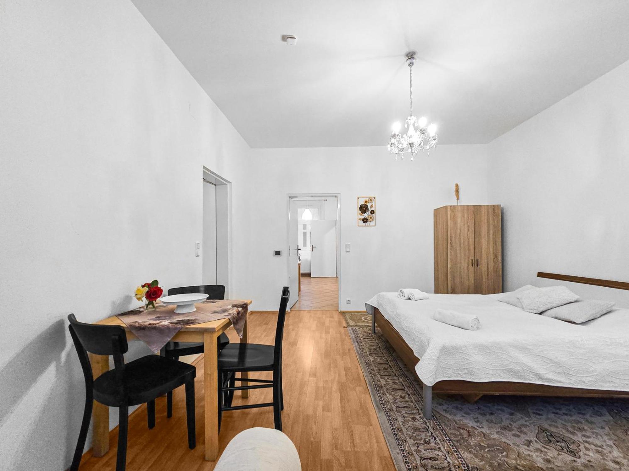 Apartment Modern Three-bedroom, Triple King Beds Vienna